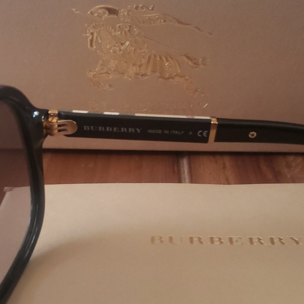 100% original Burberry sunglasses - Picture 4 of 4